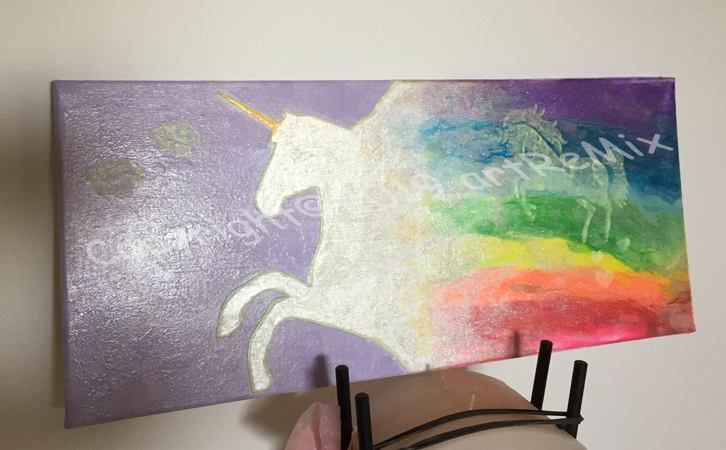 Einhorn mit Regenbogenfarben 
